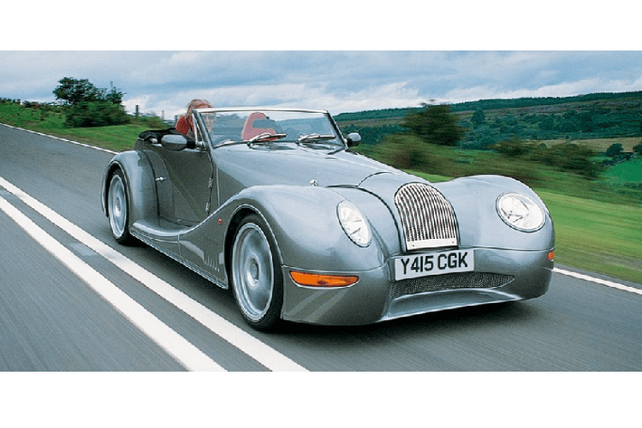 Mặc dù Morgen Aero 8 trông khá là ngầu, nhưng càng nhìn lâu thì người ta càng thấy sự kỳ quặc của nó, đặc biệt là từ góc độ như bức ảnh ở đây. Hai đèn pha của nó trông như thể hướng vào trong thay vì hướng ra ngoài con đường vậy.