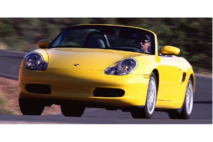 Mẫu Boxster nguyên bản đã là chiếc xe cứu lấy Porsche. Nó rẻ hơn mẫu 911, và nhờ có bố cục động cơ đặt giữa, nó lái cũng rất hay. Khuyết điểm duy nhất của nó là hệ thống đèn đầu không đẹp. 