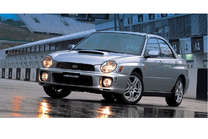 Nhiều người đã tức giận khi Subaru thay thế mẫu GC8 Impreza được ưa chuộng với mẫu xe đời 2002 gây tranh cãi mà bạn thấy ở đây. Nó đã nhận biệt danh “Bugeye” nhờ hệ thống 4 đèn tròn phía trước.