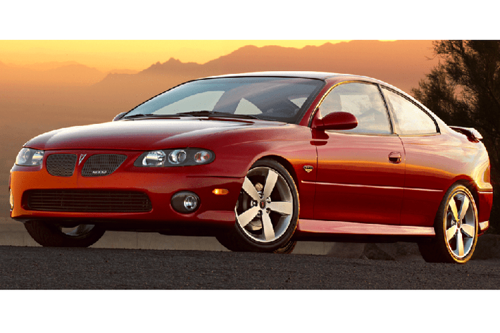 Pontiac GTO của những năm giữa 2000 là một chiếc xe đáng giá, hoàn thiện với một động cơ LS3 và hệ dẫn động bánh sau. Tuy nhiên giống nhiều cái tên khác trên danh sách này, nó lại gặp vấn đề trên phương diện hình thức. Thiết kế xe ôtô xấu xí và buồn tẻ của nó thực sự không xứng với sự cơ bắp nằm phía dưới.