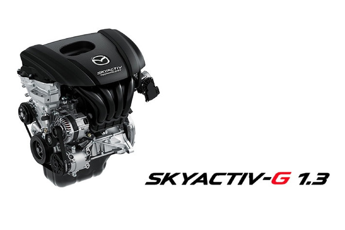 Phiên bản máy xăng sử dụng cơ 4cyl dung tích 1.3L hút khí tự nhiên Skyactiv-G cho công suất tối đa 93 mã lực tại 5.800 vòng/phút, và mô-men xoắn cực đại 123Nm đạt được từ 4.000 v/phút. Sử dụng kết hợp với hộp số tự động 6 cấp (6 AT) đi cùng với hệ dẫn động cầu trước (FWD).