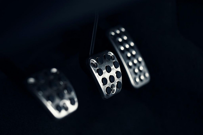 Theo đó, xe vẫn sử dụng động cơ 3 xy-lanh 1.0L tăng áp cho ra công suất tối đa 124 mã lực và 200 Nm mô-men xoắn cực đại.