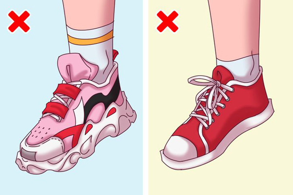 Giày nặng nề hoặc có đế bằng. Giày to bản hoặc đế bằng đều không thân thiện với sức khỏe đôi chân. Cụ thể, giày nặng nề khiến trẻ không thoải mái khi di chuyển, nhanh chóng mệt mỏi. Trong khi đó, giày đế bằng lại không có phần gót chân, mu bàn chân nâng đỡ, dễ gây hiện tượng bàn chân bẹt.