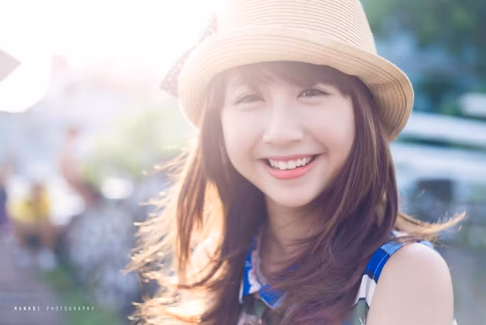 Quỳnh Anh Shyn là cựu học sinh của trường THPT Phan Đình Phùng (Hà Nội). Khi còn ngồi trên ghế nhà trường, Quỳnh Anh Shyn có phong cách khá nhí nhảnh và nữ tính. 9X sở hữu gương mặt bầu bĩnh và đôi mắt biết cười.