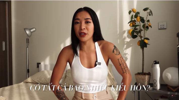 Thời gian gần đây, Hana Giang Anh rất chăm chỉ chia sẻ những vấn đề về giới tính, hẹn hò nam nữ. Cũng như các clip khác, cô nàng khá cởi mở chia sẻ những việc tế nhị.