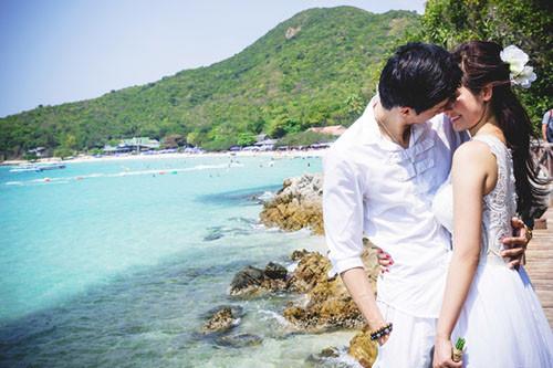 Trước đó, Huyền Lizzie đã tung bộ ảnh cưới đẹp lung linh khiến cư dân mạng phải ghen tỵ và không ngớt những lời khen dành cho cô dâu xinh đẹp nhất này.