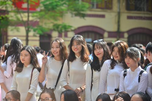 THPT Trần Phú nổi tiếng là một trong những ngôi trường có thành tích học tập tốt nhất. Bởi vậy, dàn nữ sinh của trường này luôn được đánh giá "tài sắc vẹn toàn".