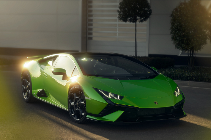 Những tính năng thú vị theo ý thích cũng sẽ được lắp đặt trên bản điều khiển trung tâm theo nhu cầu khách hàng, như chức năng LDVI hiển thị thời gian thực, các chức năng kết nối bao gồm Apple CarPlay, Android Auto và Amazon Alexa.