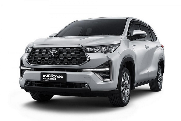 Phiên bản Toyota Innova 2023 ra mắt thị trường Việt chính là trên cơ sở mẫu xe Innova ở Indonesia (với tên gọi Kijang Innova Zenix) hay Innova HyCross tại Ấn Độ. Toyota Innova 2023 được định vị là mẫu SUV đô thị hạng C, chứ không phải MPV như bản cũ, và được phát triển trên cơ sở bệ gầm Toyota New Global Architecture (TNGA) mới.