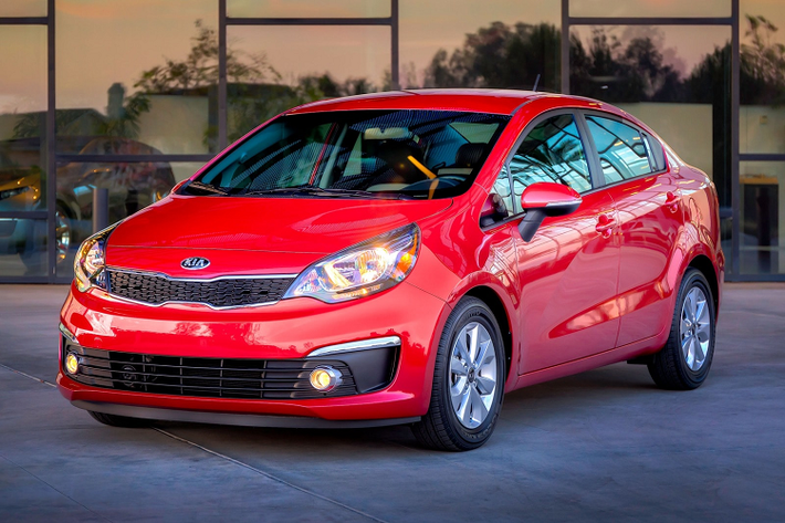 Các xe Kia thuộc diện triệu hồi bao gồm: Borrego 2010-2019; Cadenza 2014-2016; 2010-2013 Forte, Forte Koup và Sportage; K900 2015-2018; Optima 2011-2015; Optima Hybrid và Soul 2011-2013; Rio 2012-2017; Sorento 2011-2014; Rondo 2010-2011.