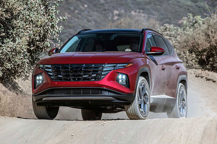 Với phiên bản động cơ 2.0 lít và 6 cấp, 43.900 AUD (718 triệu ffoongf) cho động cơ 4 xi-lanh tăng áp 1,6 lít và ly hợp kép 7 cấp, 45.900 AUD (751 triệu đồng) cho động cơ diesel 4 xi-lanh 2.0 lít.