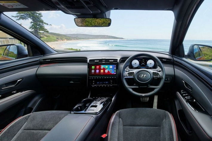 Hyundai Australia đã tăng giá khởi điểm của Tucson Elite và Highlander 2023 lên 500 AUD (8,2 triệu đồng) sau khi bổ sung Bluelink. Cụ thể, Tucson Elite có giá khởi điểm 39.900 AUD (tương đương 653 triệu đồng).