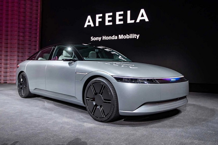 “Sony sở hữu công nghệ và các ứng dụng giải trí mà mọi người đều yêu thích. Chúng tôi đang điều chỉnh những tài nguyên để tích hợp chúng trên ô tô điện và đây là thế mạnh của chúng tôi để chống lại Tesla” - Chủ tịch kiêm COO của Sony Honda Mobility, ông Izumi Kawanishi cho biết.