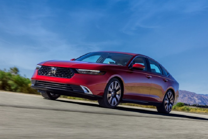 Theo đó, Honda Accord 2023 ra mắt tại Mỹ với 6 phiên bản là LX, EX, Sport hybrid, EX-L, Sport-L và Touring với giá lần lượt là 28.390 - 30.705 - 32.990 - 34.635 - 34.970 USD - 38.985 USD (tương đương với mức giá khởi điểm là 666 triệu đồng và cao nhất là 915 triệu đồng)