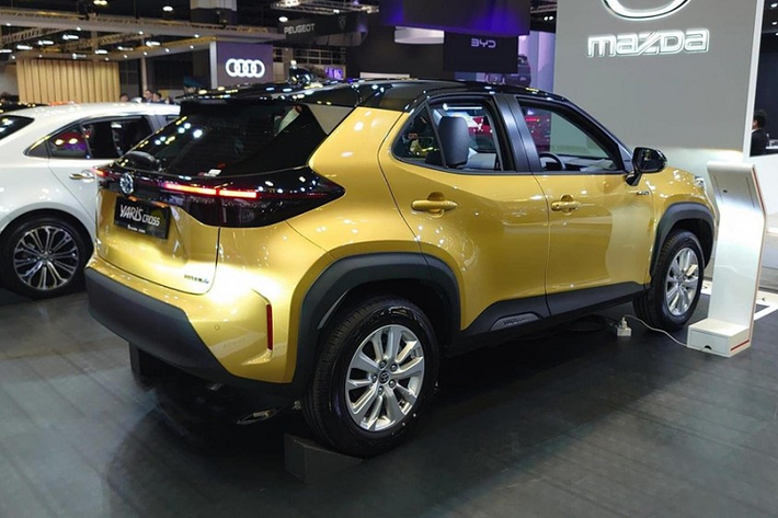 So với hồi năm 2021, giá xe Toyota Yaris Cross 2023 hiện đã tăng đáng kể. Cụ thể, bản Active của mẫu xe này có giá lên đến 146.888 SGD (khoảng 2,59 tỷ đồng) trong khi con số tương ứng của bản Excite là 151.888 SGD (2,68 tỷ đồng). Vì bị đánh thuế nặng nên giá xe ở Singapore thường rất cao.