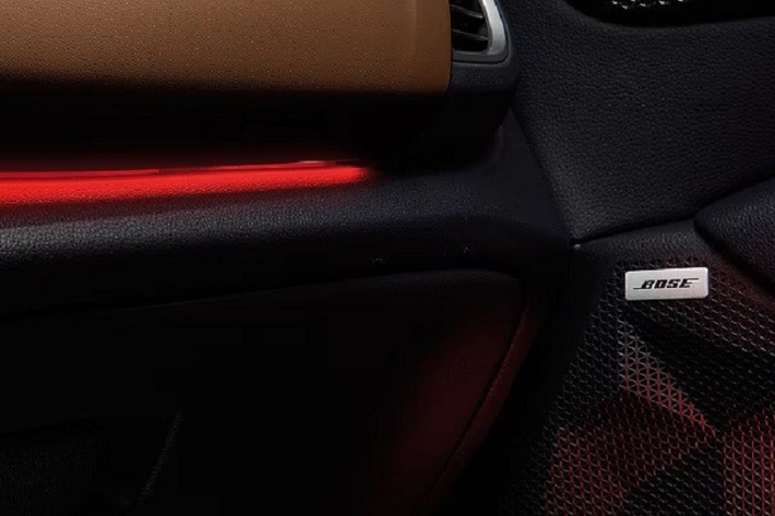 Nằm bên dưới nắp ca-pô của Kia Seltos 2024 tại Hàn Quốc là 2 tùy chọn động cơ. Đầu tiên là động cơ xăng 4 xi-lanh, hút khí tự nhiên, dung tích 2.0L, kết hợp với hộp số biến thiên vô cấp IVT. Động cơ này tạo ra công suất tối đa 149 mã lực và mô-men xoắn cực đại 179 Nm. Lượng xăng tiêu thụ trung bình của động cơ là 12,9 km/lít (7,75 lít/100 km).