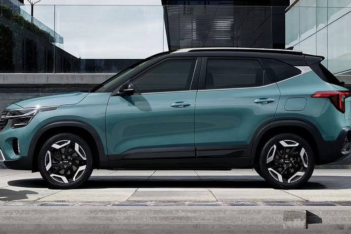 Giá xe Kia Seltos 2024 tại Hàn Quốc dao động từ 20,71 - 27,05 triệu Won (khoảng 364 - 476 triệu đồng). Hiện phiên bản nâng cấp giữa vòng đời của mẫu SUV cỡ B này đã ra mắt nhiều thị trường ngoài Hàn Quốc như Mỹ, Úc và Trung Quốc. Tuy nhiên, thời điểm xe về Việt Nam vẫn chưa được hé lộ.