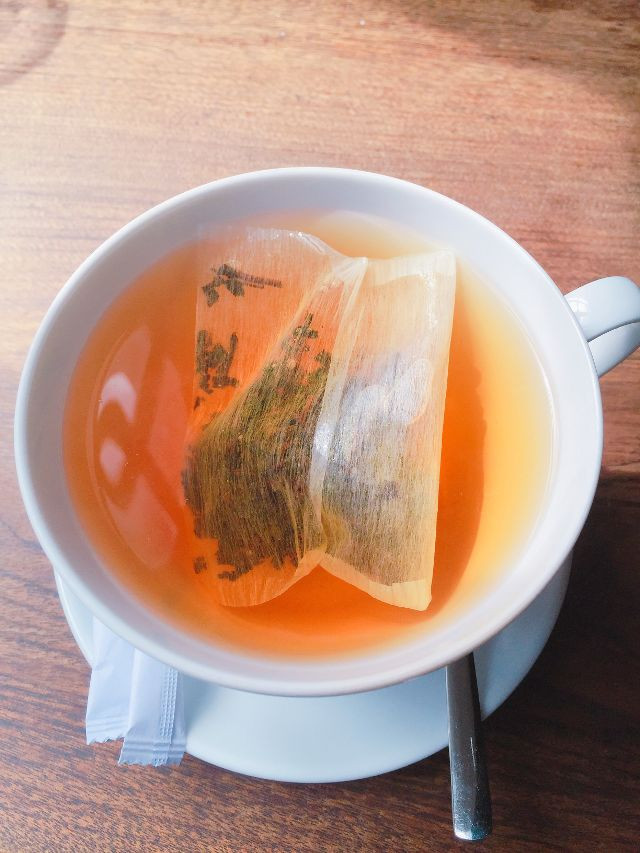 Trà Bá Tước rất tốt cho tiêu hóa, chống lo âu và trầm cảm, giữ tinh thần tỉnh táo, hỗ trợ giảm cân và chống cảm cúm, ngăn ngừa bệnh tim hữu hiệu. Ảnh: lozi.