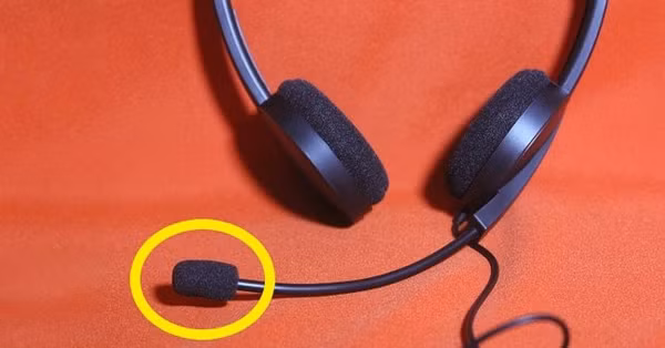 Bọt xốp đính ở phần míc tai nghe không đơn thuần để trang trí. Tác dụng của nó là làm chậm luồng không khí, giúp cản các tiếng ồn nhỏ hiệu quả. Với các mic thu âm chuyên nghiệp, phần bọt xốp này nhằm mục đích giảm dần âm hưởng của các phụ âm "nổ" trong lời nói, biến thành âm thanh thu hút khán giả.