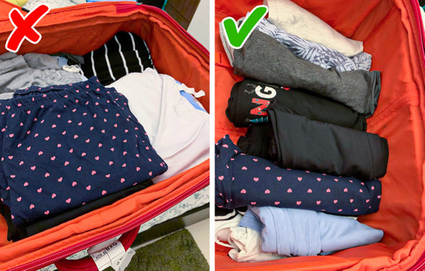 Gấp quần áo. Khi thu xếp quần áo vào vali, bạn nên cuộn chúng thật chặt thay vì xếp chồng lên nhau. Bằng cách này, bạn sẽ tiết kiệm được rất nhiều không gian, đựng được nhiều đồ hơn.