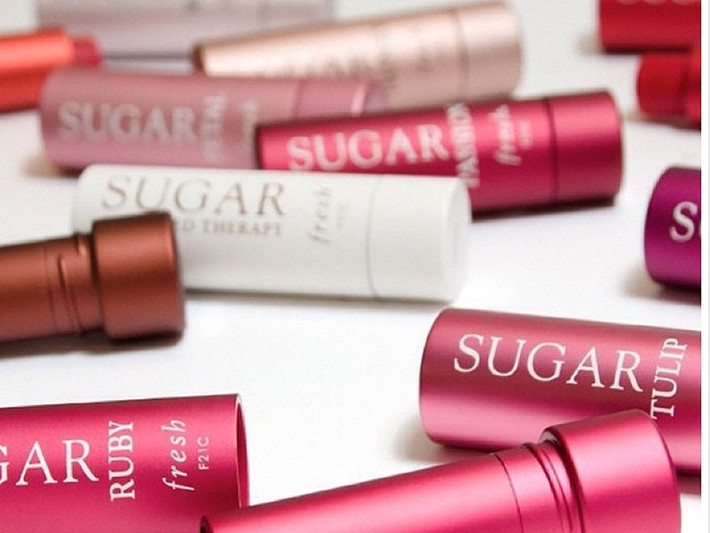 Oxybenzone là một dạng estrogen tổng hợp, có thể thẩm thấu qua da, xâm nhập vào máu và gây rối loạn hormone cơ thể. Ảnh: self.