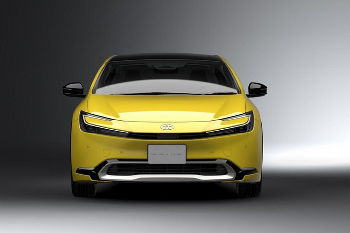 Toyota Prius 2023 mới từng được thông báo sẽ chính thức ra mắt tại LA Auto Show 2022 với thiết kế hoàn toàn mới cũng những nâng cấp đáng kể về công nghệ, tuy nhiên, hãng Toyota đã chọn quê nhà để ra mắt mẫu xe này trước khi giới thiệu với truyền thông quốc tế.