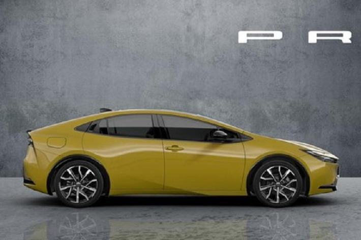 Prius thế hệ thứ 5 được phát triển trên nền tảng TNGA thế hệ thứ hai của Toyota. Nền tảng này có thanh chống MacPherson ở phía trước, thiết lập xương đòn kép ở phía sau nên cứng hơn nền tảng được sử dụng trong mẫu xe cũ. Toyota cũng cho biết nền tảng TNGA thế hệ thứ hai giúp cải thiện khả năng phản hồi khi vào cua và ổn định tốt hơn khi lái xe trên đường thẳng.