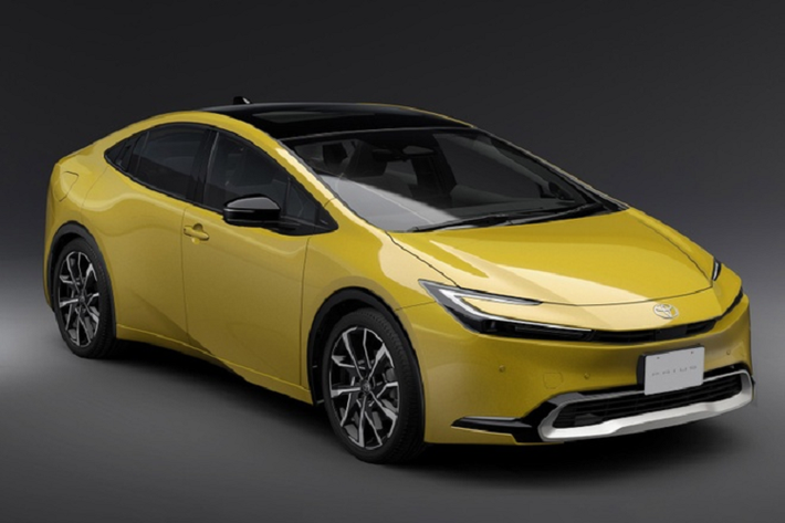 Hệ thống truyền động thứ 2 sử dụng hệ thống hybrid song song hàng loạt của Toyota có sẵn trong các phiên bản 1.8 lít và 2.0 lít giúp sản sinh công suất tối đa 193 mã lực. Mẫu xe này cũng có hệ thống dẫn động bốn bánh E-Four của thương hiệu để mang lại hiệu suất tốt hơn trên mặt đường có ma sát thấp và ổn định hơn khi vào cua.