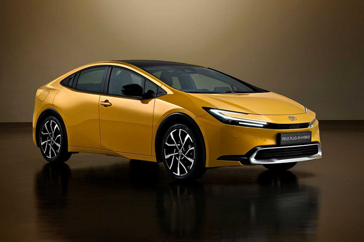 Một loạt các tính năng an toàn được trang bị trên Prius 2023 bao gồm phiên bản mới nhất của Toyota Safety Sense như camera một mắt ở phía trước, camera phía sau cho gương trong kỹ thuật số và máy ghi âm lái xe trong xe. Hệ thống Toyota Teammate cũng được trang bị tiêu chuẩn, bao gồm Advanced Park với chức năng điều khiển từ xa, cho phép điều khiển xe từ xa khi vào và ra khỏi chỗ đỗ.