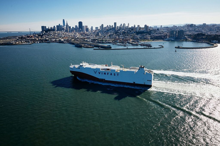 Phiên bản này cũng sẽ liên tục được cập nhật phần mềm miễn phí (FOTA) để nâng cấp các tính năng xe và trải nghiệm của khách hàng. VF8 City Edition sẽ được áp dụng chế độ bảo hành 10 năm cho xe, 10 năm không giới hạn số dặm cho pin, dịch vụ cứu hộ và sửa chữa trên đường 24/7 trong suốt thời gian bảo hành.