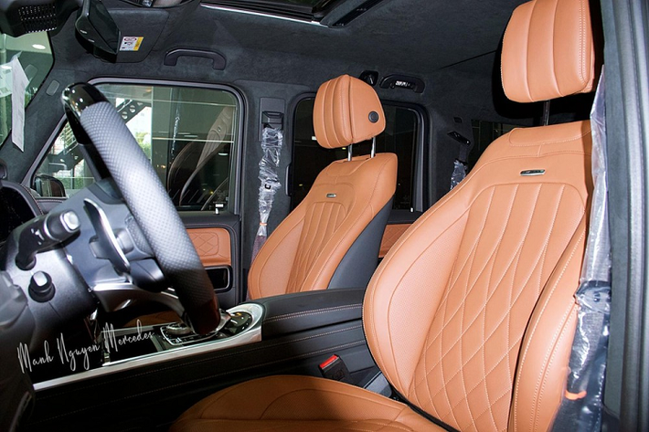 Hệ thống lọc và tạo ion âm cho không gian nội thất, cổng chờ gắn phụ kiện cho hệ thống giải trí hàng ghế sau, hệ thống hỗ trợ giữ khoảng cách chủ động Distronic, hệ thống hỗ trợ cảnh báo điểm mù, hệ thông hỗ trợ chống trộm Urban Guard.