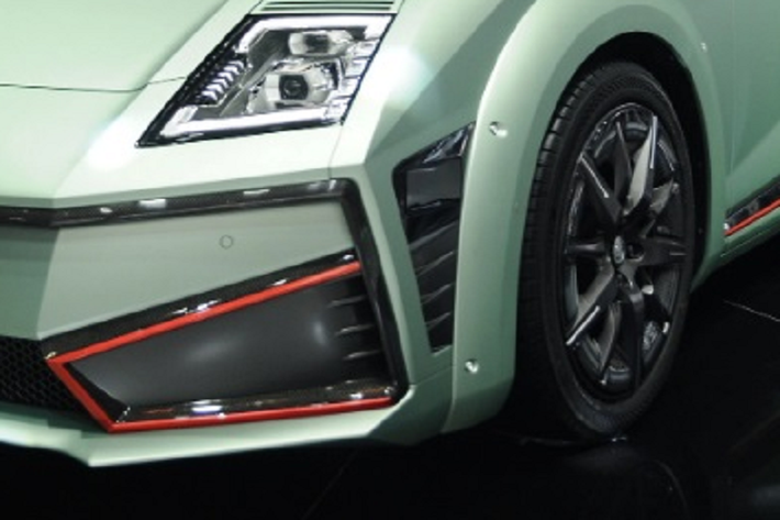 Vòm bánh xe được mở rộng sang 2 bên khiến chiếc xe trông hầm hố hơn. Cụm đèn LED trước trông khá vuông vức và cổ điển, còn đèn hậu LED nối dài theo xu hướng gần đây.