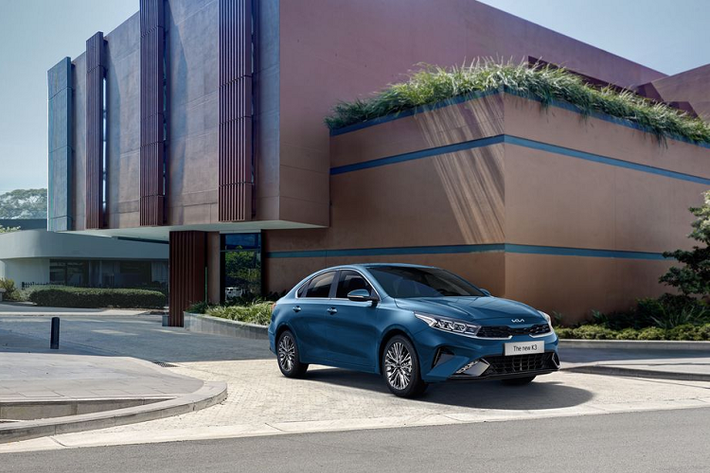 Kia K3 - 10.689 xe Từ cuối năm 2021, Kia Cerato đời mới ra mắt và được đổi tên thành Kia K3 tương tự bản quốc tế. Kiểu dáng mới mẻ, trang bị đầy đủ nhưng chưa thể giúp mẫu xe này cải thiện “chỗ đứng” của mình.