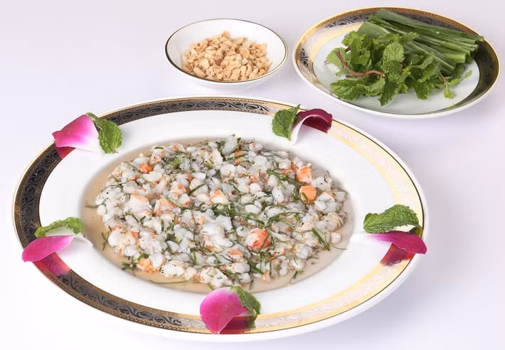 Đây được xem là loại tôm ngon nhất để làm nên món tiết canh tôm hùm đặc sản Vũng Tàu. Ảnh: vietfuntravel.