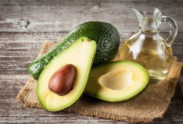 Quả bơ chứa hàng loạt các vitamin, kali, chất xơ và các amino axit. Đây đều là những dưỡng chất thiết yếu để vòng 3 tròn căng. Ảnh: downtownpainesville.