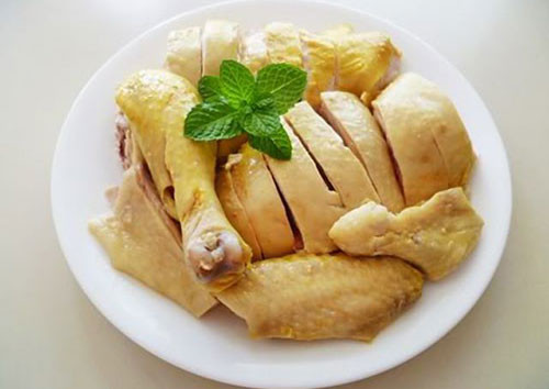 Thịt gà cũng là thực phẩm không thể bỏ qua nếu muốn tăng kích thước vòng 3 do chứa hàm lượng protein cao. Ảnh: mediacdn.