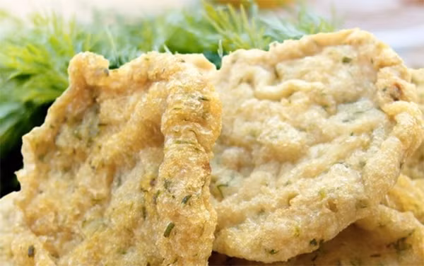 Chả cá thu có thể nói là một trong những loại chả cá Việt Nam ngon hảo hạng. Ảnh: ameovat.