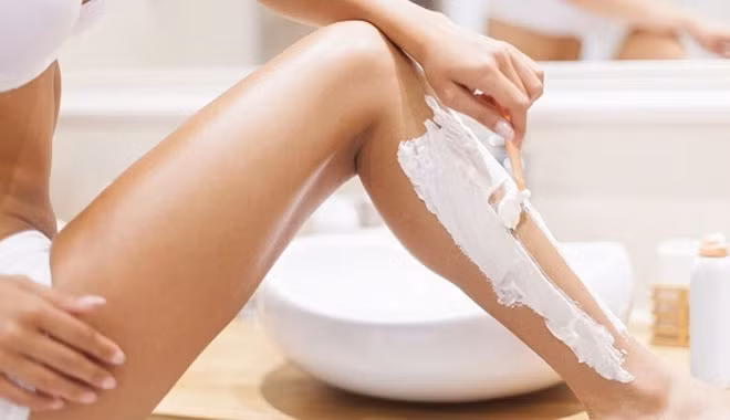 Ngoài ra, có những chị em lại thao tác sai cách, cạo quá nhiều tại cùng một khu vực khiến da dễ bị kích ứng. Ảnh: bestie.