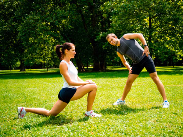 Không khởi động trước khi chạy. Khởi động là bước chuẩn bị cần thiết trước khi chạy. Cơ thể người hoạt động tương tự như “động cơ”, đang ở trạng thái tĩnh, ít nhiệt khi không vận động nhiều. Hoạt động mạnh đột ngột khiến cơ thể không thích ứng kịp.