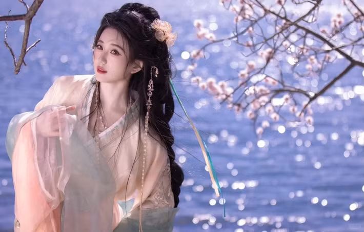 Hình ảnh này hoàn toàn khác xa với hình ảnh thông minh, dũng cảm, xinh đẹp tuyệt luân trong các tác phẩm văn học về sau. Vậy, Điêu Thuyền trong lịch sử thực sự là ai? Làm sao từ một ca nữ bình thường nàng lại trở thành nhân vật huyền thoại trong văn học?