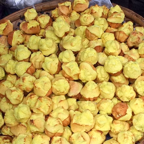 Bánh thuẫn có vị ngọt, mịn xốp, tương tự như bánh bông lan. Ảnh: cooky.