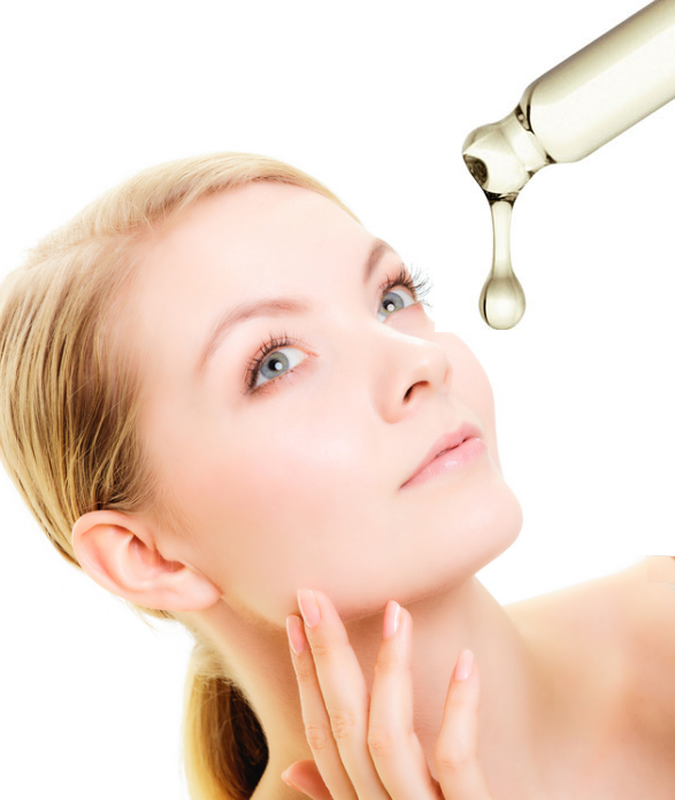 Lý do vì các hoạt chất có trong serum sẽ dễ thẩm thấu vào khi da ẩm hơn 10 lần so với da khô. Ảnh: rougebeauty.