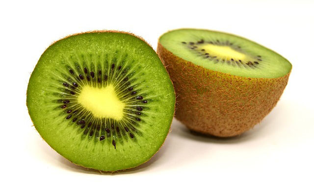 Kiwi là loại trái cây có thể giúp ngăn ngừa tình trạng máu đóng cục nguy hiểm. Ảnh: hhdresearch.