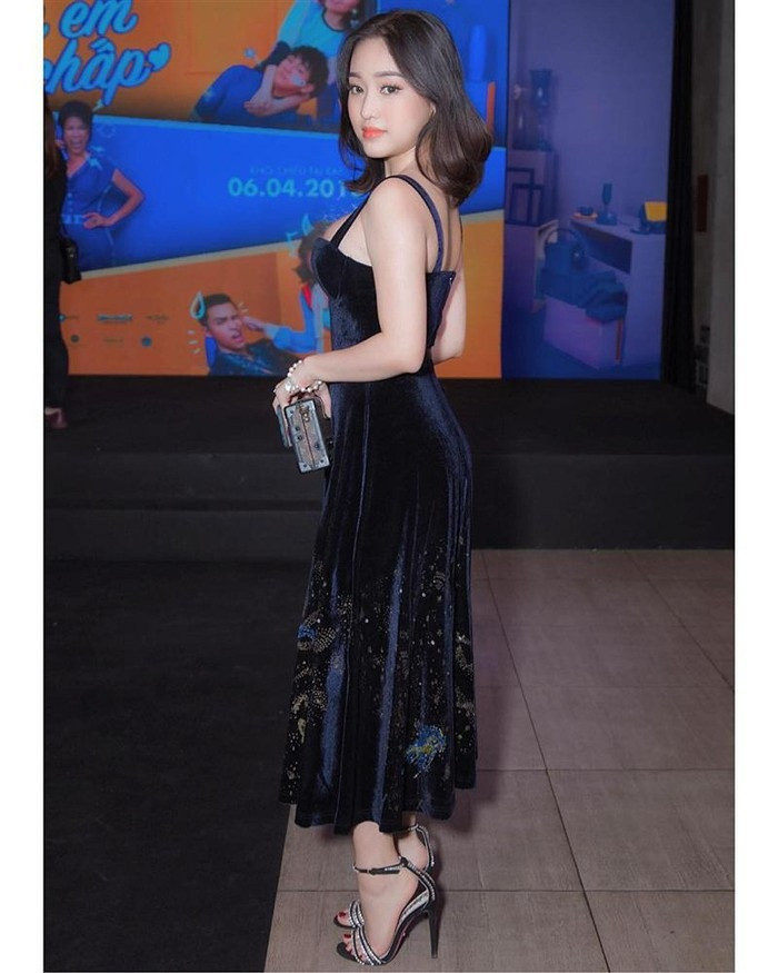 Chạy theo hình tượng sexy, quyến rũ, Thúy Vi cũng được nhận xét “già chát”, không hợp với thiếu nữ tuổi đôi mươi. Ảnh: Internet.