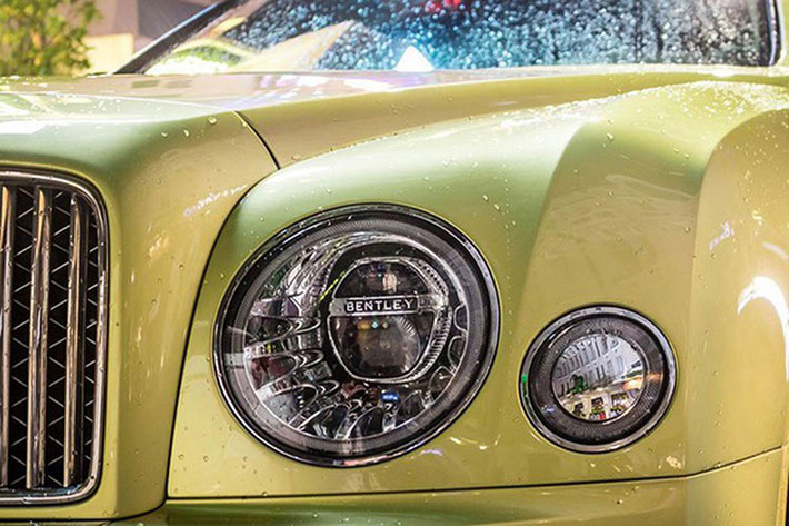 Hiện số lượng dòng xe siêu sang Bentley Mulsanne EWB đời 2018 trở về sau này đã có trên 18 xe xuất hiện tại dải đất hình chữ S, trong đó, có phiên bản giới hạn Bentley Mulsanne W.O. Edition chỉ được sản xuất 100 xe trên toàn thế giới.