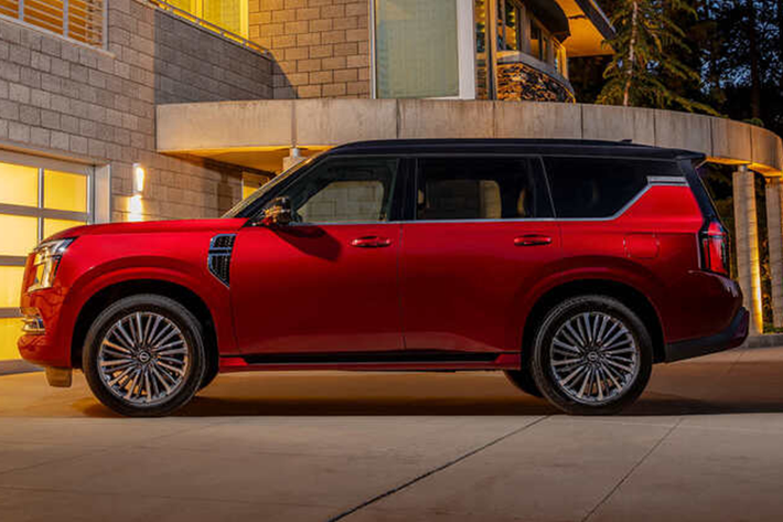 Phiên bản Platinum bổ sung một loạt tính năng cao cấp, bao gồm ghế trước chỉnh điện 12 hướng có hỗ trợ thắt lưng, sưởi, thông gió và thậm chí cả chức năng mát-xa. Về mặt an toàn, tất cả các phiên bản Armada đều được trang bị tiêu chuẩn bộ Safety Shield 360 của Nissan, cung cấp các tính năng hỗ trợ người lái thiết yếu.