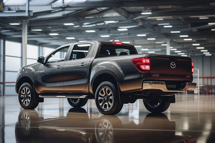 Trong khi đó, ở những thị trường khác, xe có thêm một tùy chọn động cơ là máy dầu tăng áp, dung tích 1.9L, sản sinh công suất tối đa 150 mã lực và mô-men xoắn cực đại 350 Nm. Động cơ của Mazda BT-50 kết hợp với hộp số sàn 6 cấp hoặc tự động 6 cấp. Hệ dẫn động của xe là loại cầu sau RWD hoặc 4 bánh 4WD, tùy phiên bản. 