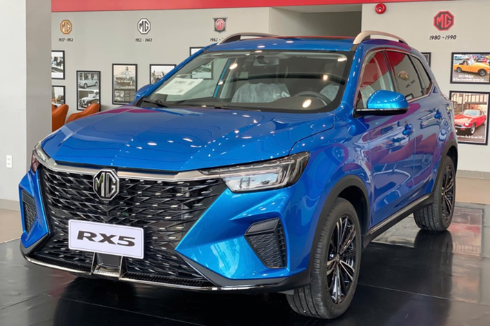 Tuy nhiên, mức ưu đãi trên chỉ áp dụng cho MG RX5 bản tiêu chuẩn (STD) ngoại thất màu xanh da trời, vin 2023 và số lượng cũng cực kỳ giới hạn. Ra mắt Việt Nam vào tháng 9/2023, khi đó, MG RX5 có giá niêm yết lần lượt là 739 và 829 triệu đồng cho 2 phiên bản STD tiêu chuẩn và LUX cao cấp.