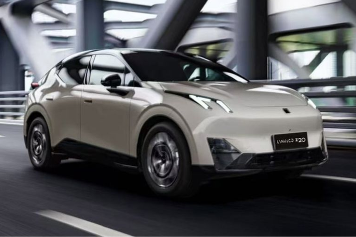 Về kích thước, SUV điện Lynk &amp; Co 02 mới có số đo dài x rộng x cao lần lượt là 4460 x 1845 x 1573 mm với chiều dài cơ sở là 2755 mm. Nhờ hình dáng thân xe thanh mảnh, mẫu xe mới nhất của thương hiệu này tự hào có hệ số cản là 0,25 Cd.