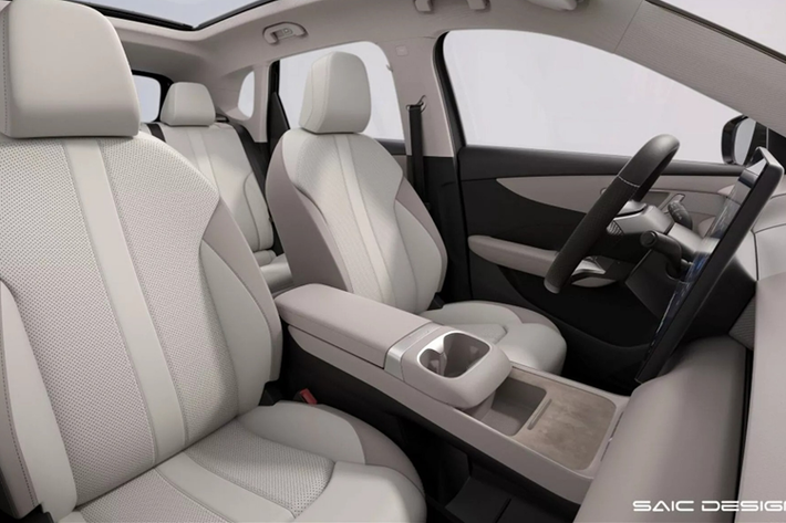 Chiều dài ES5 lớn hơn ZS EV tầm 162 mm, thông số kỹ thuật của ES5 dài x rộng x cao lần lượt 4476 x 1849 x1621 (mm). Chiều dài cơ sở đạt 2.730 mm, đồng nghĩ ES5 thuộc phân khúc Ford Territory, Hyundai Tucson, Mazda CX-5…